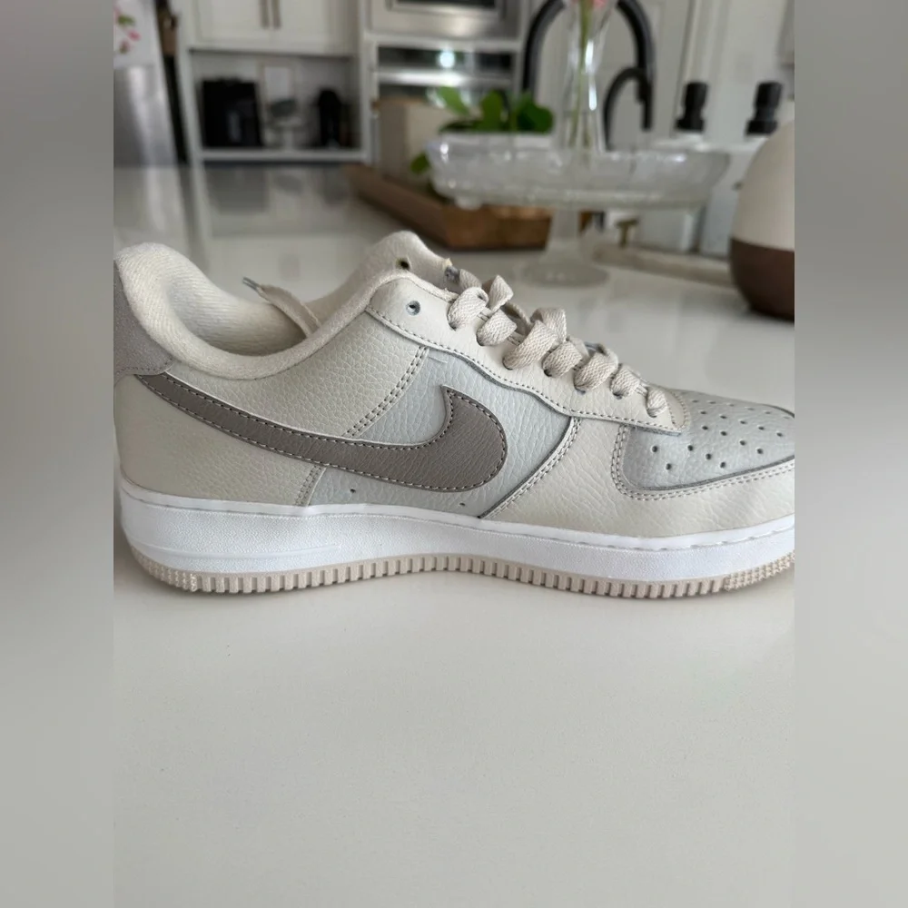 Nike Air Force 1 Low 07 Moon Fossil FB8483-100 Neutral Leather Womens Size 8 - Picture 4 of 16